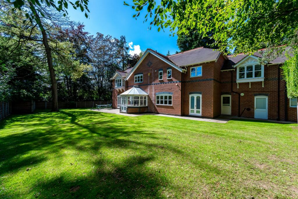 6 bedroom detached house for sale in Bollinway, Hale, Altrincham, WA15